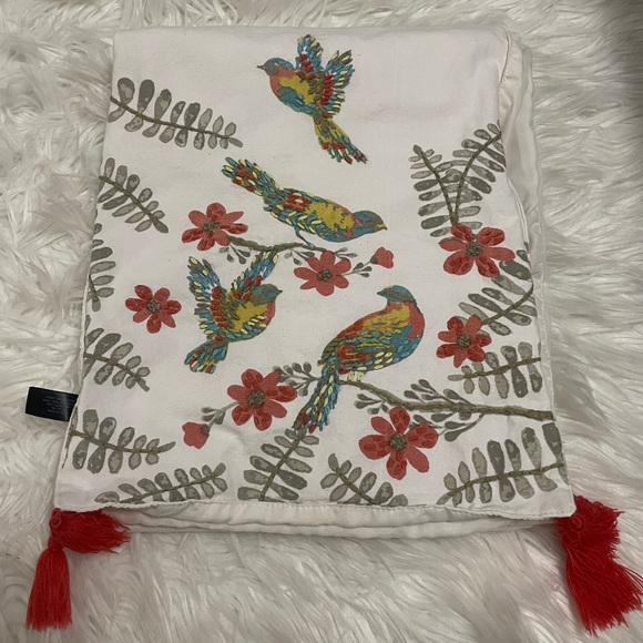 Table Runner - Picture 4 of 6